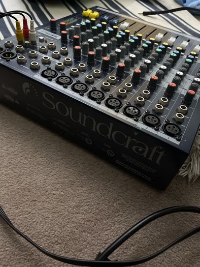 Soundcraft EPM8 audio mixer