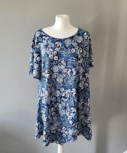 Enmain blue & white top, Size 20-22