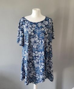 Enmain blue & white top, Size 20-22