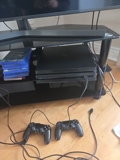 PS4 Pro Console + 2 Controllers & 7 Games