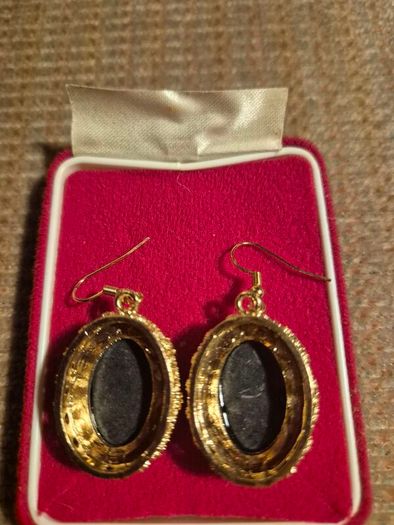 Vintage Cameo Earrings