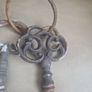 oversize metal keys Image 3