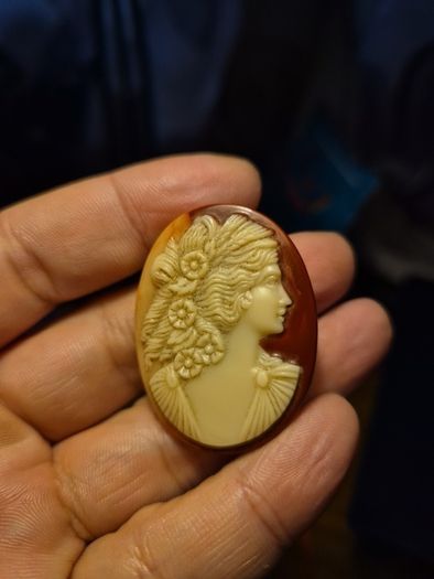 Vintage Cameo Brooch