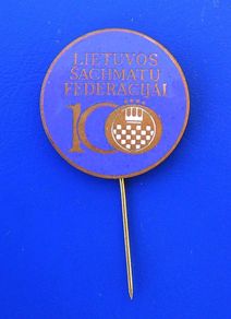 Lietuvos Sachmatu Federacija 100 (Lithuanian Chess Federation) - 100th anniversary commemorative enamel badge (c.1987). Large size, 30mm dia.
