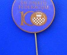 Lietuvos Sachmatu Federacija 100 (Lithuanian Chess Federation) - 100th anniversary commemorative enamel badge (c.1987). Large size, 30mm dia.