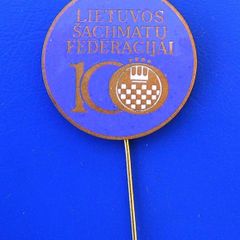 Lietuvos Sachmatu Federacija 100 (Lithuanian Chess Federation) - 100th anniversary commemorative enamel badge (c.1987). Large size, 30mm dia.