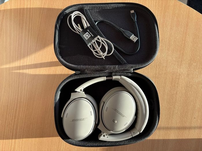 Bose QuietComfort QC Noise Cancelling Headphones Sandstone with case and cables