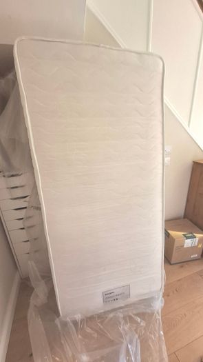 Lyon Cream metal bed