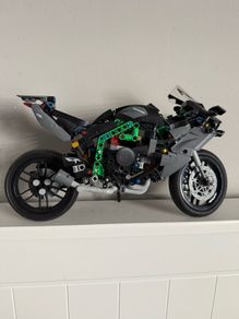 LEGO 42170 Kawasaki Ninja H2 R Motorcycle