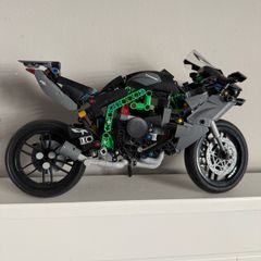 LEGO 42170 Kawasaki Ninja H2 R Motorcycle
