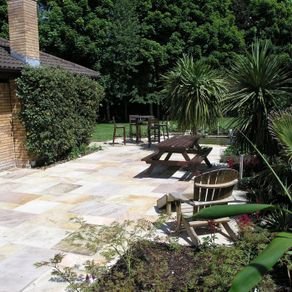Mint Sandstone Calibrated Hand-Cut Paving Patio Pack B / 15.12m2