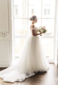 Beautiful Princess Wedding Dress - Lace Corset & Full Tulle Skirt