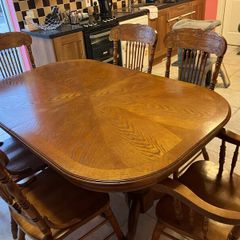 Extendable Dining table and 6 chairs