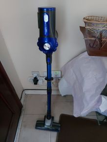 Akitas Cordless Stick Vacuum Cleaner, Model No. V8, in excellent like new condition