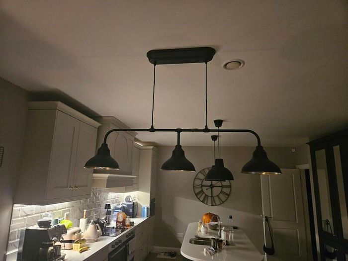 Pendant lamp with three lamps