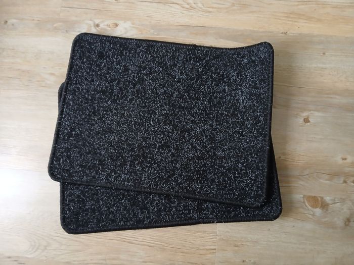 2 x small car mats, new - 33cm x 45cm