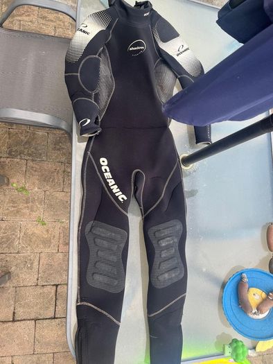 Semi dry diving wetsuit