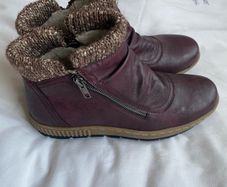 BRAND NEW Pavers Ankle Boots, Size 40, Burgundy