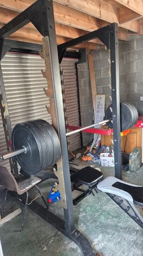 BODY IMAGE Power cage/Squat rack with Olympic bar bumper plates and adjustable bench