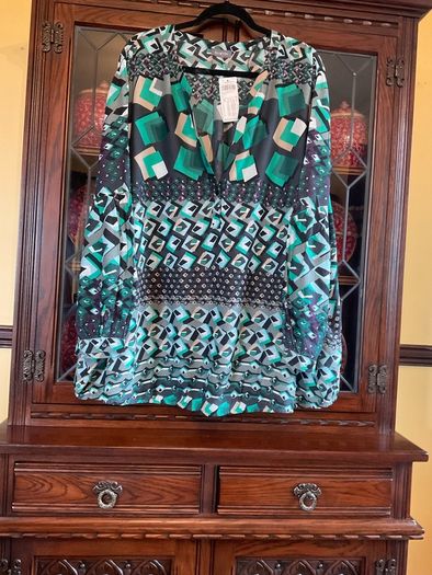 SAMOON further reduced. new top in green with mixed colours . Long sleeved and open v neck front
