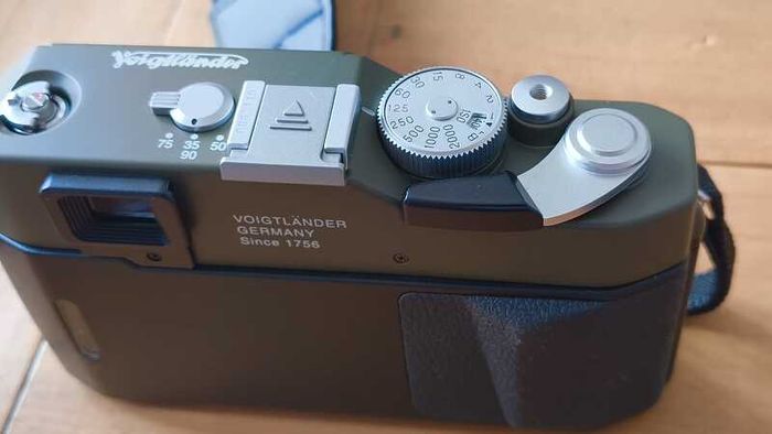 Voigtlander Bessa R2 Olive 35mm Rangefinder