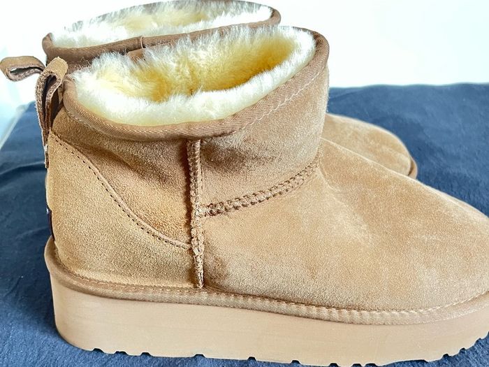 Ugg boots chestnut short platform