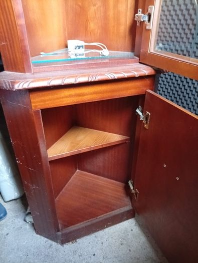 Mid century corner cabinet, in very good conditionMid century corner cabinet, in very good condition