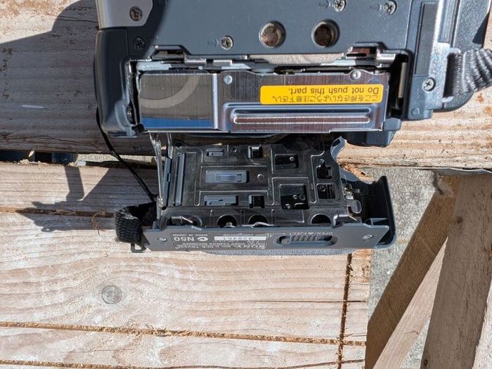Sony DCR-TRV33 MiniDV digital camcorder with Carl Zeiss Vario-Sonnar lens
