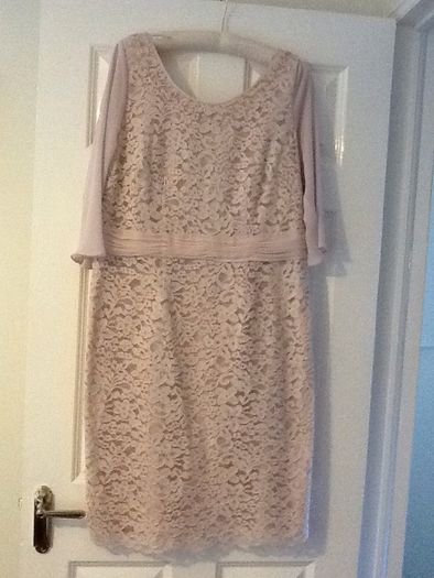 Stunning Jacques Vert dusty pink lace dress