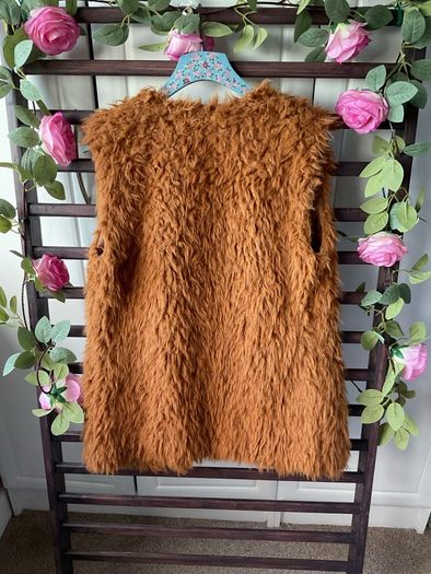 gilet Bnwt ichi fake fur gilet size small