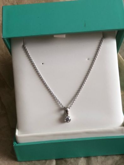White gold necklace and pendant