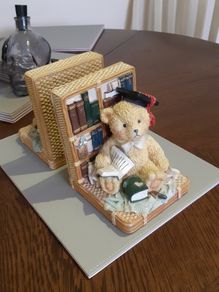 Teddy bear bookends