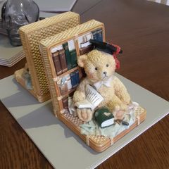 Teddy bear bookends