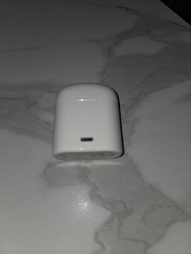 Wireless earbuds
