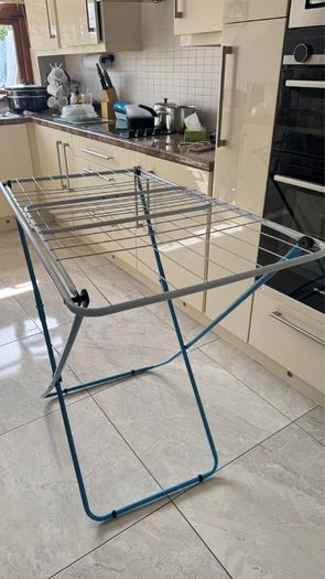 clothes airing rack