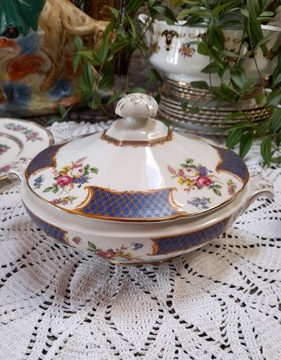 An antique  "Bristol " tureen