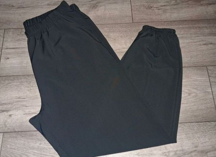 x4 Bundle - Brand New Womens Mixture Bundle - Size - XXL - Smaller Fit More A Size - U.K.16 - x3 Bundle - Bottoms - RRP - 49.74 & x1 - T-Shirt - RRP - 80.00 Dollars = RRP - 125.00+