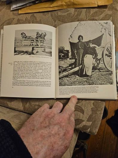 J.m. Syng And His World. With 130 Illustrations. By Robin Skelton. First Edition Large Volume Hardback With Dustjacket In Good Condition.  See Photos For Same.