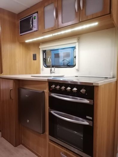 Lunar Lexon 560 4 Berth Caravan 2010