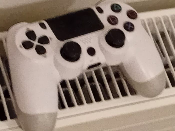 PS4 controller