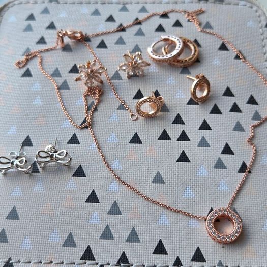 Beautiful costume jewellery, rose gold like new