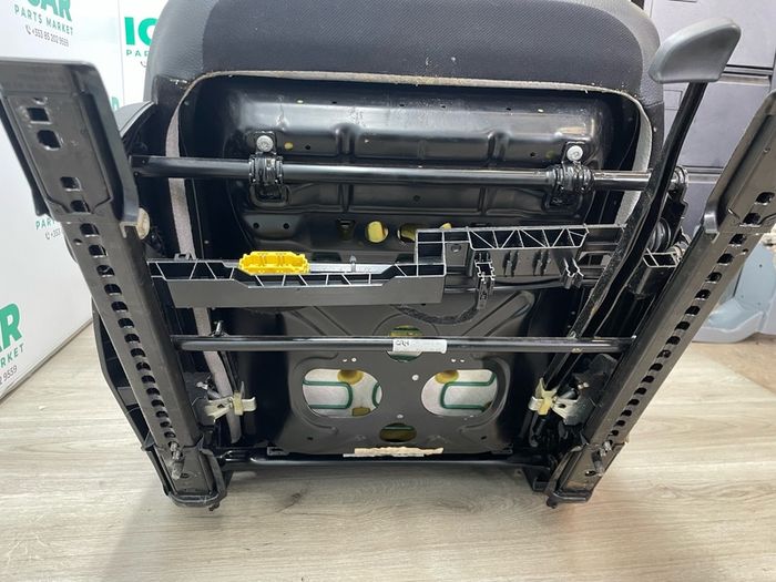 2011 Mercedes C200 Front seats & rear bench