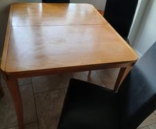 Kitchen Table and Chairs x 4