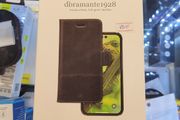 Dbramante1928 Lynge iPhone 14 Pro Max Case | Black, full-grain leather