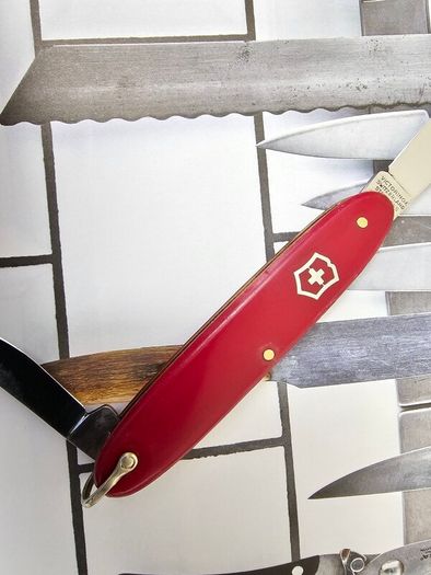 Vintage 1950s Victoria Victorinox Swiss Army Knife with Bail Retired 84mm model Collectable