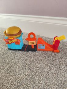Hot Wheels Downtown Burger Dash Playset