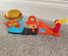Hot Wheels Downtown Burger Dash Playset
