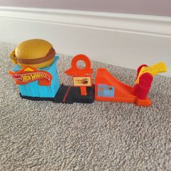 Hot Wheels Downtown Burger Dash Playset