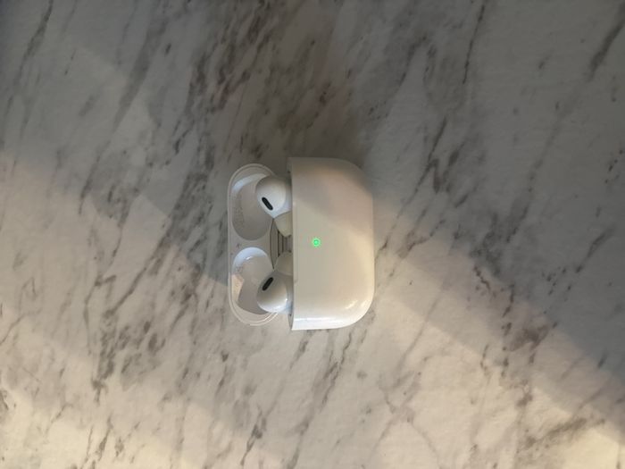 Apple AirPods 2
