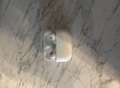 Apple AirPods 2